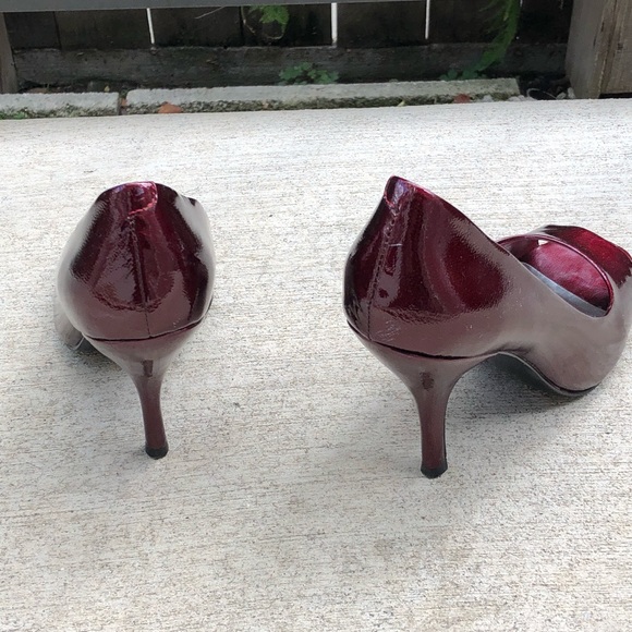 BCBG peep toe pumps - Picture 3 of 4